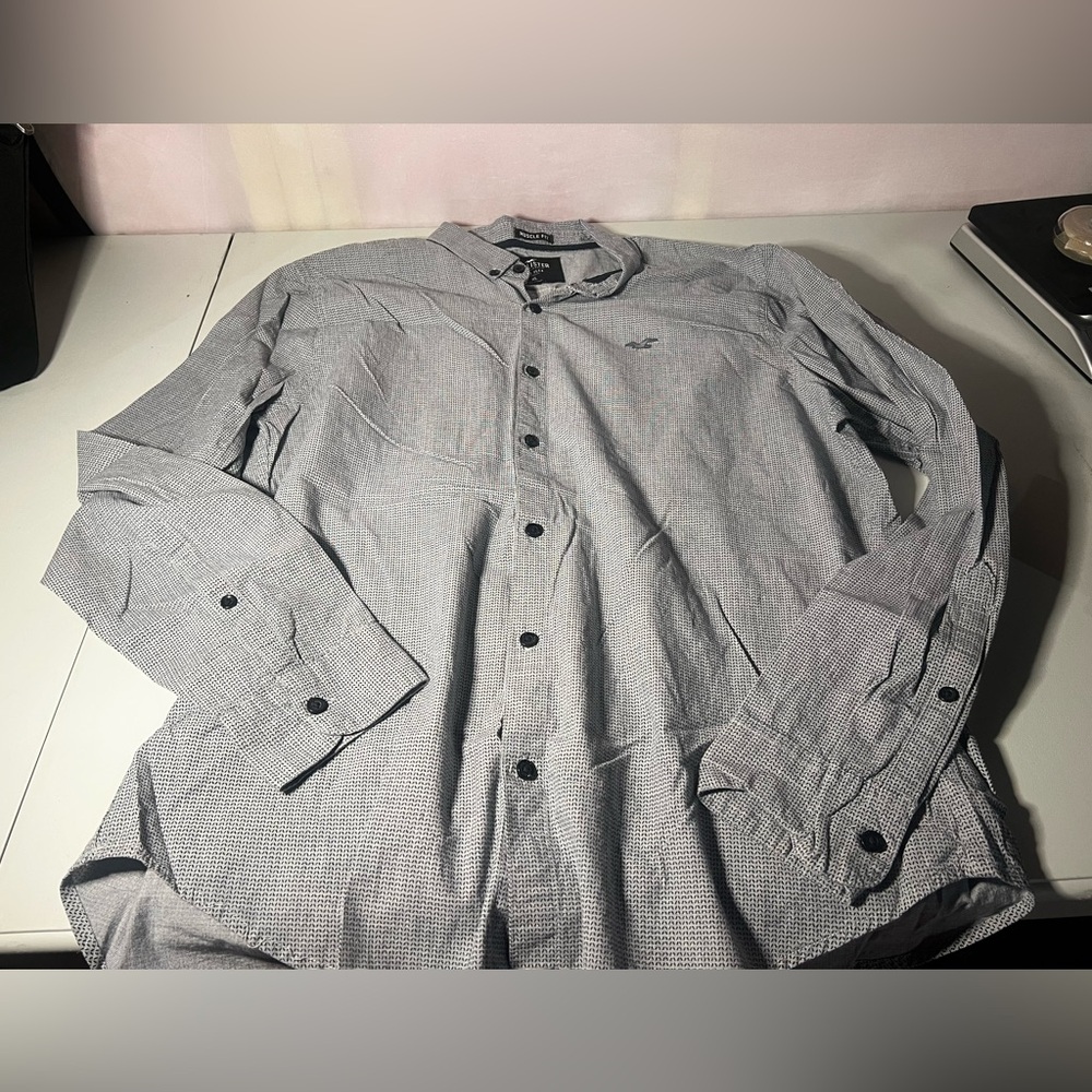 Hollister epic flex stretch long sleeve button up 
Muscle fit